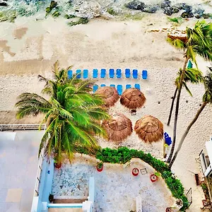 Pelicano - Beachfront Szálloda