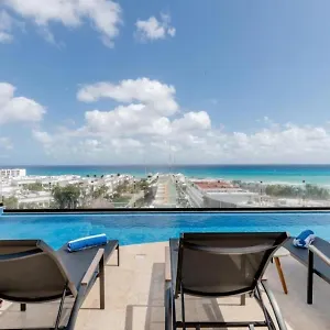 One Paralia Playa del Carmen